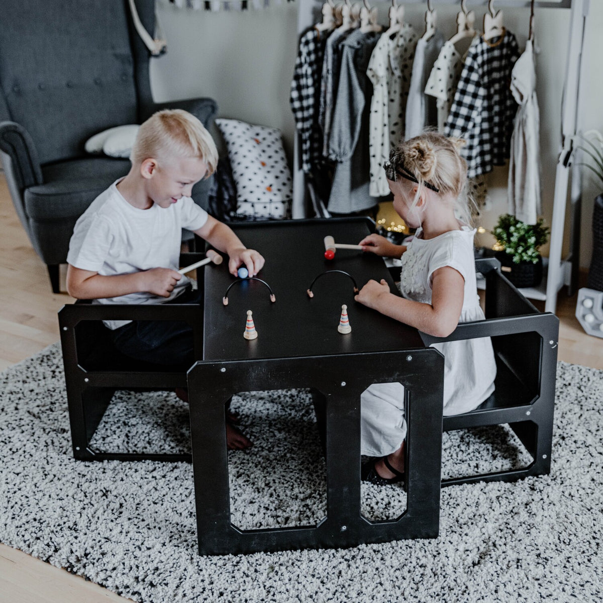 Montessori tafel- en stoelenset met 2 stoelen