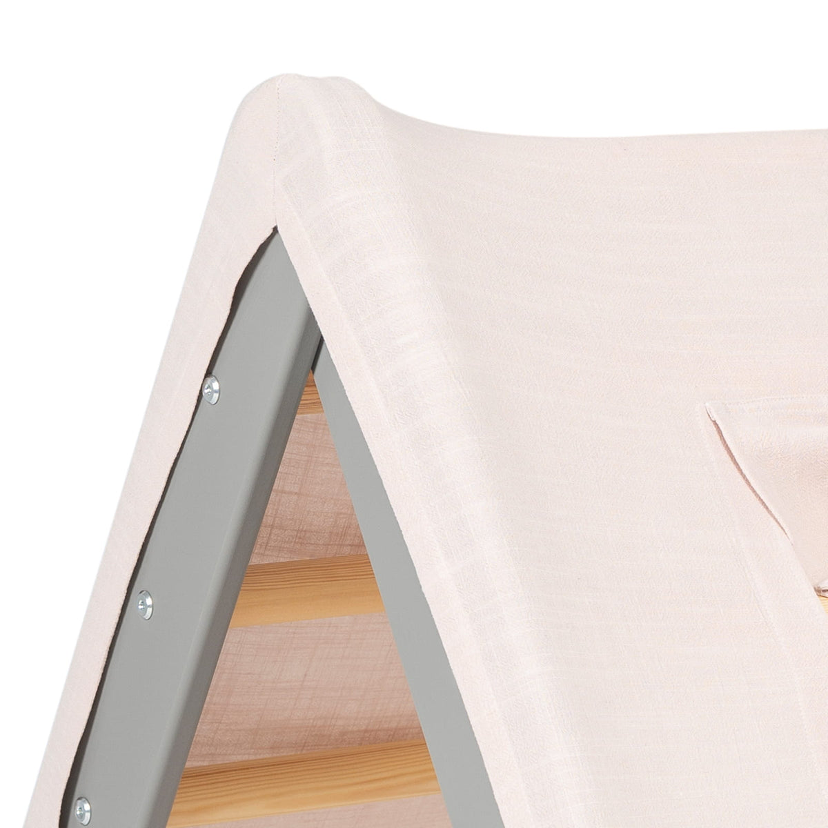 Grijs ladderhuisje met roze tent