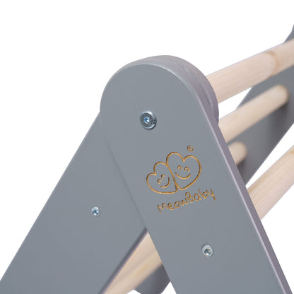 Grijs ladderhuisje met roze tent