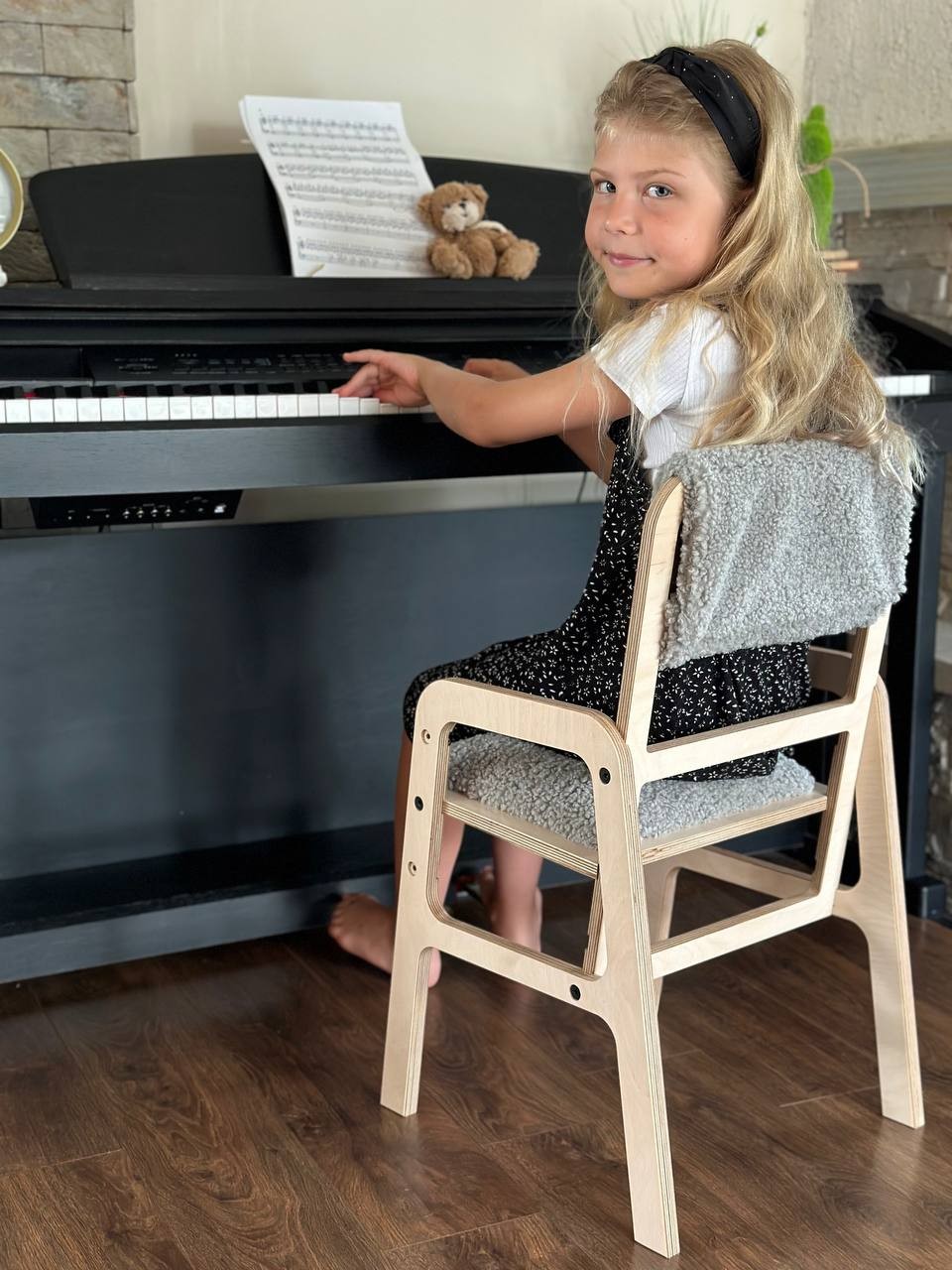 Verstelbare kinderstoel Luula in Cloud Mouse