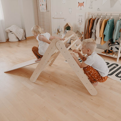 Montessori klimdriehoek met hellingbaan
