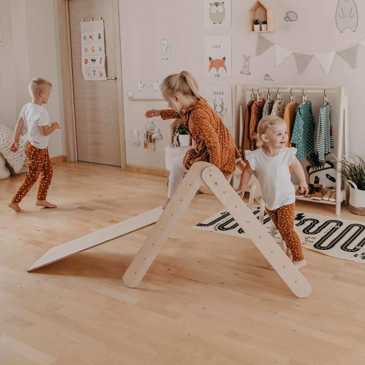 Montessori klimdriehoek met hellingbaan