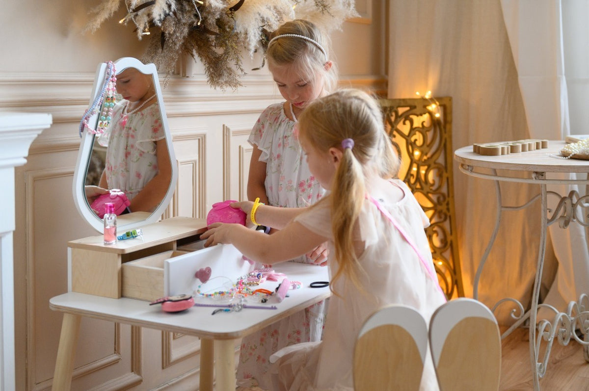 Kinderkaptafel met stoel en spiegel, Tulp