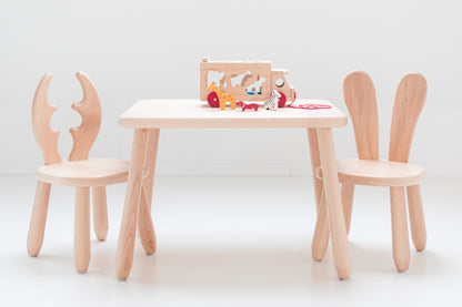 Houten kindertafel met twee stoelen, Wild