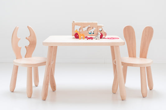 Houten kindertafel met twee stoelen, Wild