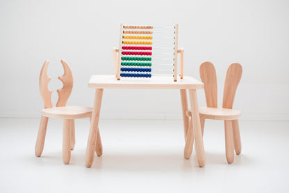 Houten kindertafel met twee stoelen, Wild